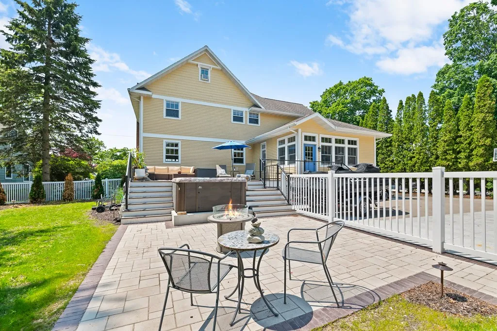 1006 Memorial Dr, Sturgeon Bay, Wisconsin 54235, 4 Bedrooms Bedrooms, ,4 BathroomsBathrooms,Waterfront-Residential,For Sale,Memorial Dr,144124