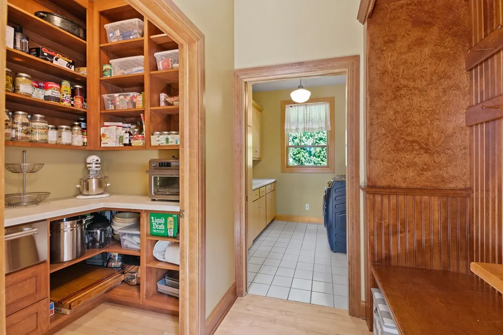 1006 Memorial Dr, Sturgeon Bay, Wisconsin 54235, 4 Bedrooms Bedrooms, ,4 BathroomsBathrooms,Waterfront-Residential,For Sale,Memorial Dr,144124