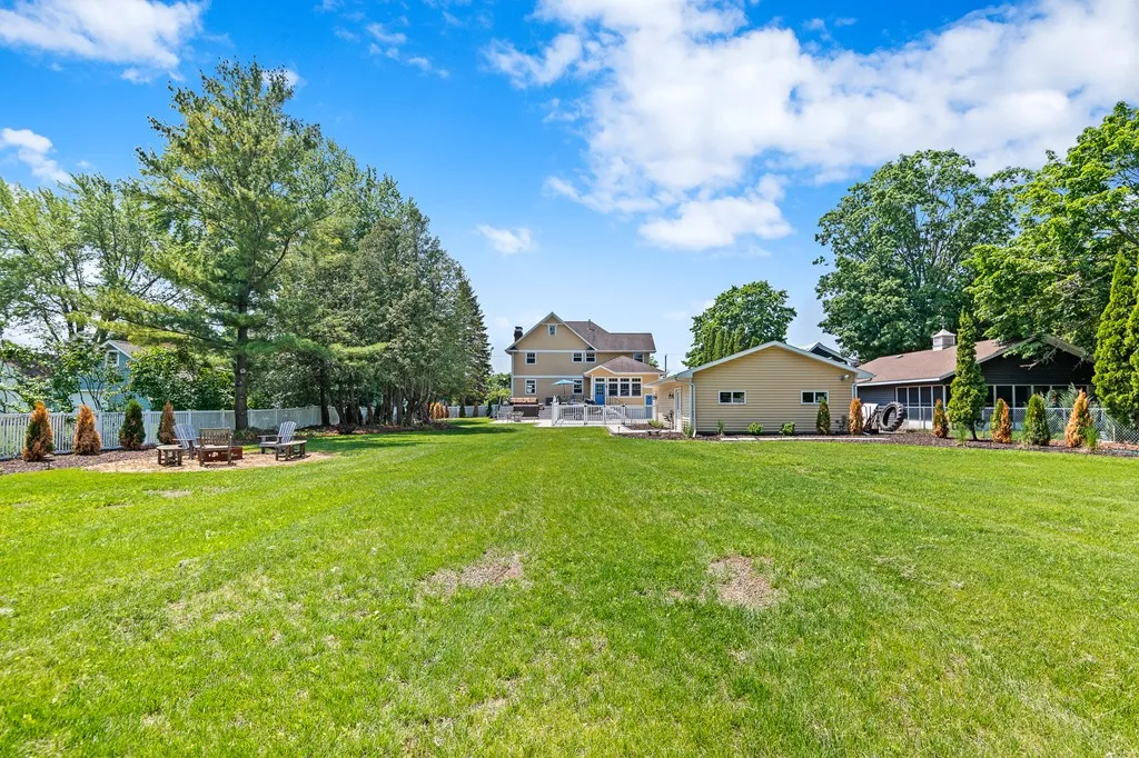 1006 Memorial Dr, Sturgeon Bay, Wisconsin 54235, 4 Bedrooms Bedrooms, ,4 BathroomsBathrooms,Waterfront-Residential,For Sale,Memorial Dr,144124