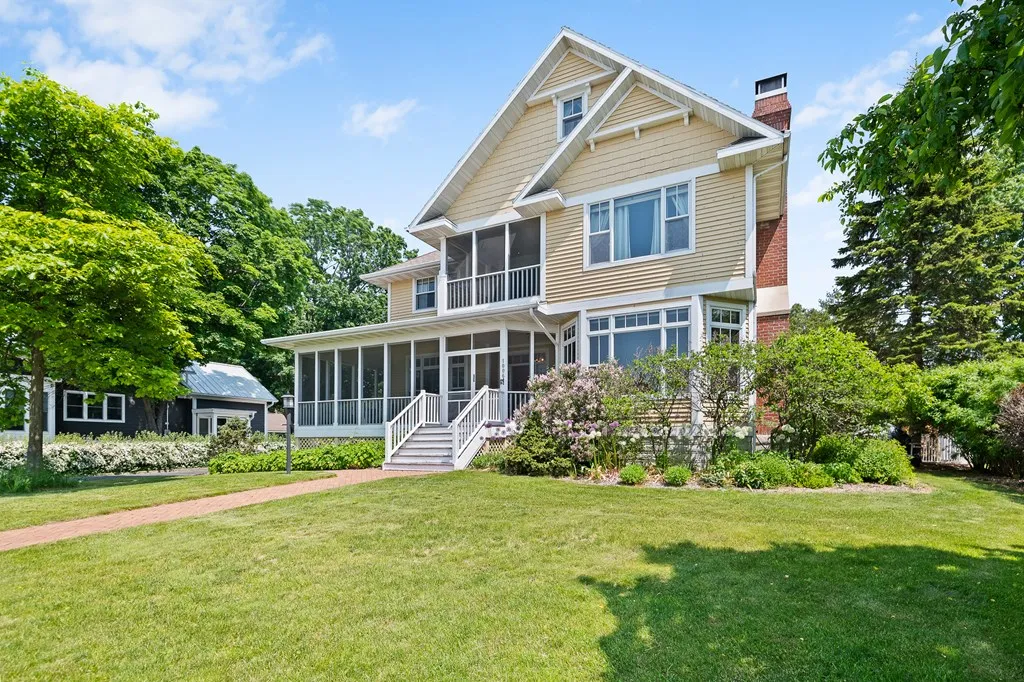 1006 Memorial Dr, Sturgeon Bay, Wisconsin 54235, 4 Bedrooms Bedrooms, ,4 BathroomsBathrooms,Waterfront-Residential,For Sale,Memorial Dr,144124