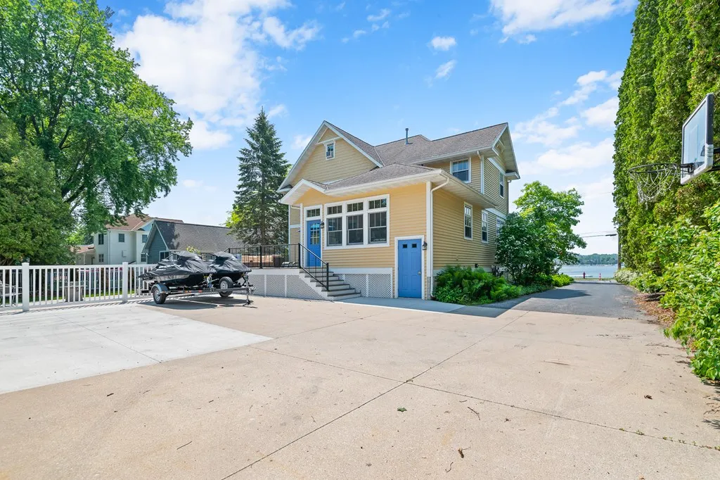1006 Memorial Dr, Sturgeon Bay, Wisconsin 54235, 4 Bedrooms Bedrooms, ,4 BathroomsBathrooms,Waterfront-Residential,For Sale,Memorial Dr,144124