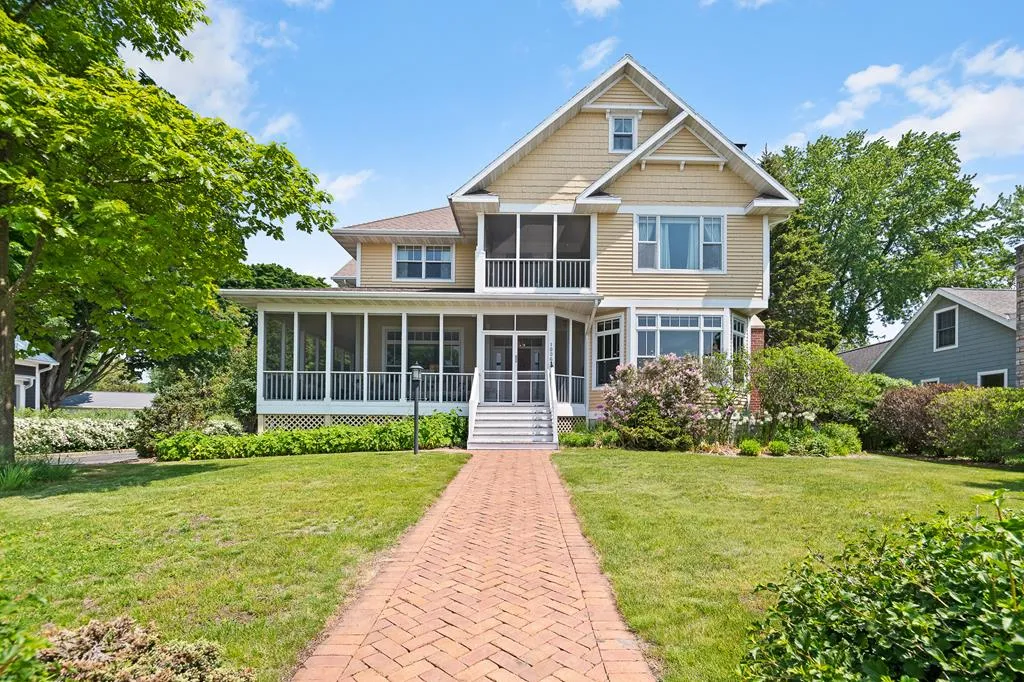 1006 Memorial Dr, Sturgeon Bay, Wisconsin 54235, 4 Bedrooms Bedrooms, ,4 BathroomsBathrooms,Waterfront-Residential,For Sale,Memorial Dr,144124