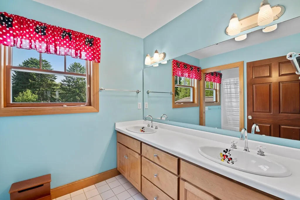 1006 Memorial Dr, Sturgeon Bay, Wisconsin 54235, 4 Bedrooms Bedrooms, ,4 BathroomsBathrooms,Waterfront-Residential,For Sale,Memorial Dr,144124