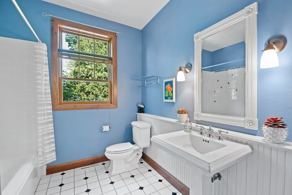 1006 Memorial Dr, Sturgeon Bay, Wisconsin 54235, 4 Bedrooms Bedrooms, ,4 BathroomsBathrooms,Waterfront-Residential,For Sale,Memorial Dr,144124