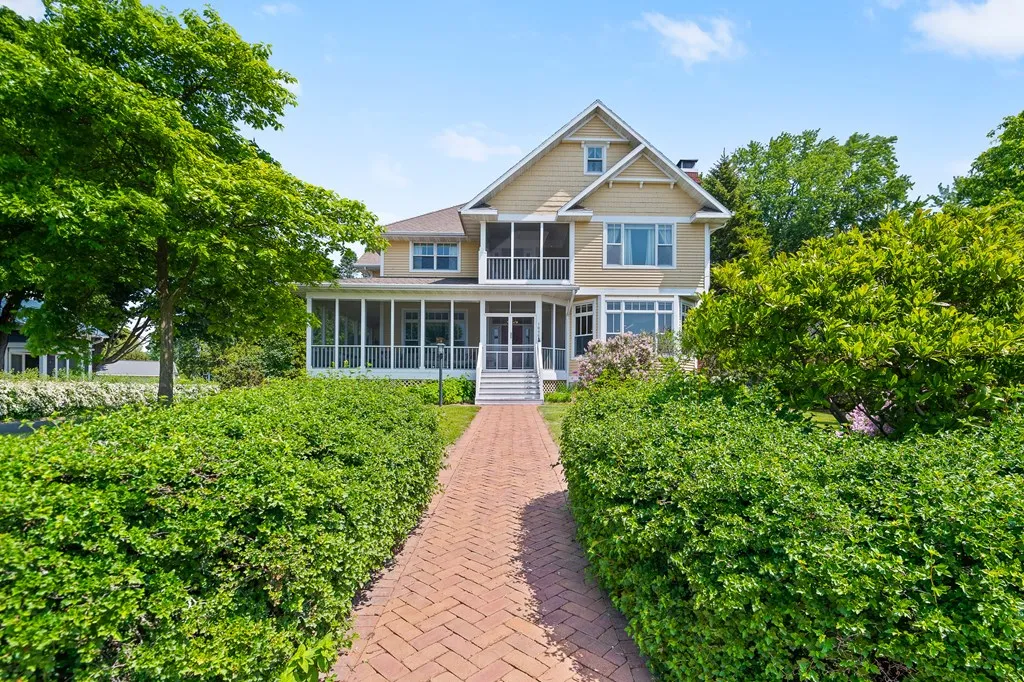 1006 Memorial Dr, Sturgeon Bay, Wisconsin 54235, 4 Bedrooms Bedrooms, ,4 BathroomsBathrooms,Waterfront-Residential,For Sale,Memorial Dr,144124