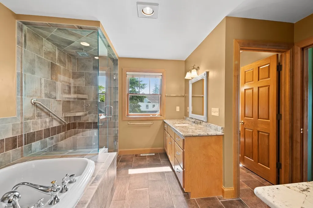 1006 Memorial Dr, Sturgeon Bay, Wisconsin 54235, 4 Bedrooms Bedrooms, ,4 BathroomsBathrooms,Waterfront-Residential,For Sale,Memorial Dr,144124