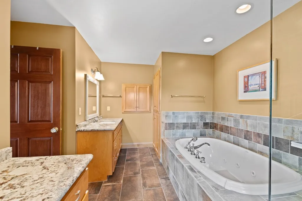 1006 Memorial Dr, Sturgeon Bay, Wisconsin 54235, 4 Bedrooms Bedrooms, ,4 BathroomsBathrooms,Waterfront-Residential,For Sale,Memorial Dr,144124