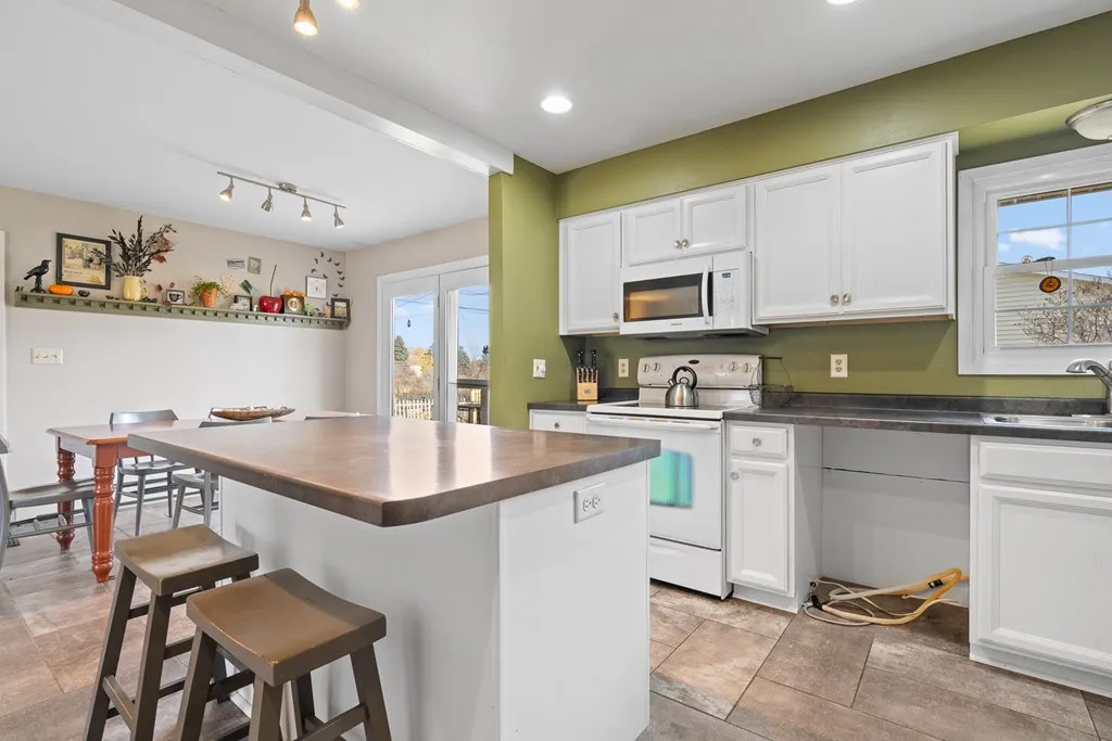 914 N 8th Pl, Sturgeon Bay Wi 54235, 4 Bedrooms Bedrooms, ,3 BathroomsBathrooms,Inland-Residential,For Sale,N 8th Pl,141199