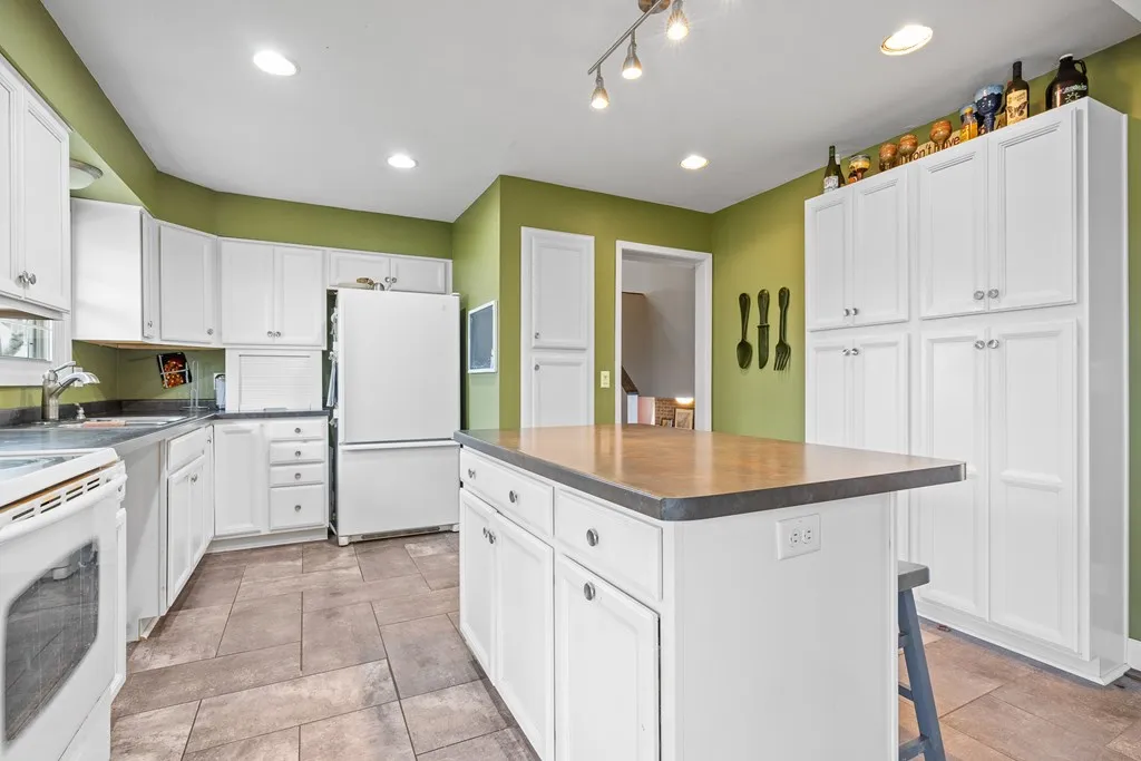 914 N 8th Pl, Sturgeon Bay Wi 54235, 4 Bedrooms Bedrooms, ,3 BathroomsBathrooms,Inland-Residential,For Sale,N 8th Pl,141199