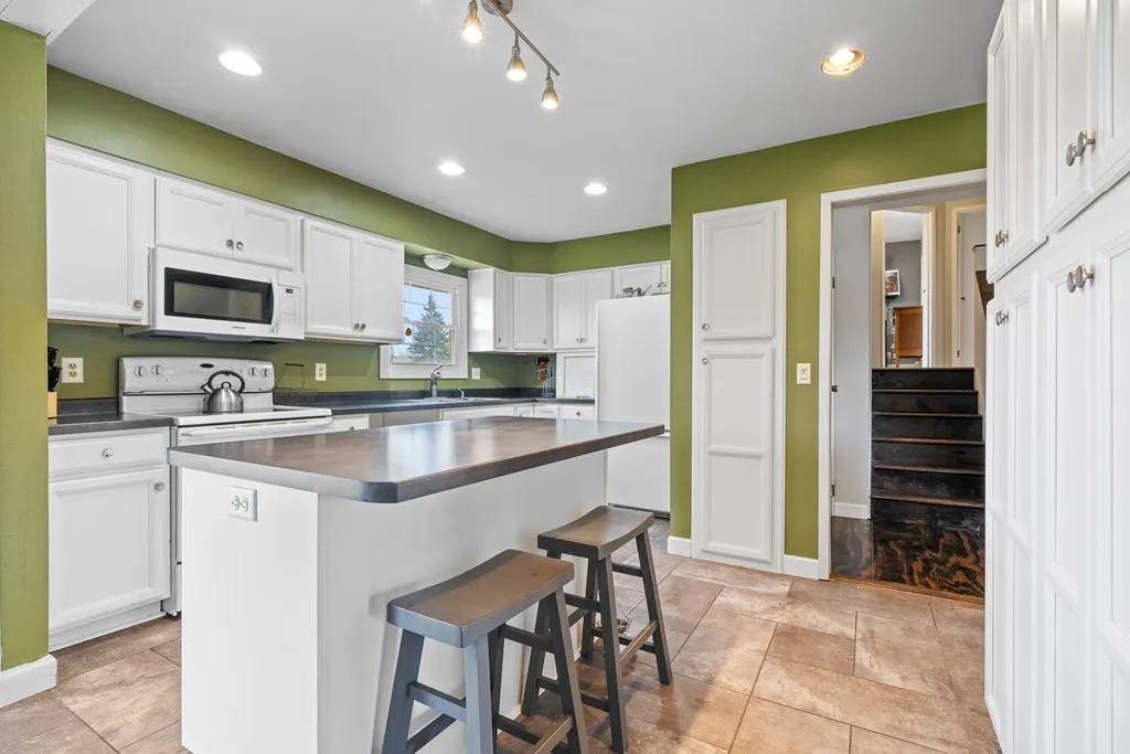 914 N 8th Pl, Sturgeon Bay Wi 54235, 4 Bedrooms Bedrooms, ,3 BathroomsBathrooms,Inland-Residential,For Sale,N 8th Pl,141199