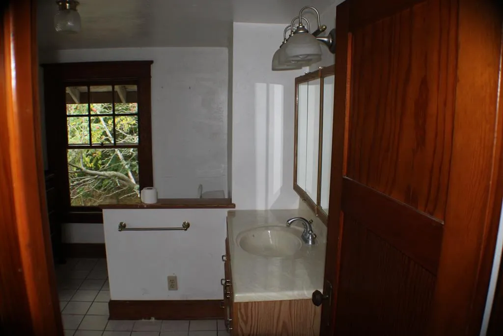27 S Lansing Ave, Sturgeon Bay Wi 54235, 4 Bedrooms Bedrooms, ,2 BathroomsBathrooms,Inland-Residential,For Sale,S Lansing Ave,141075