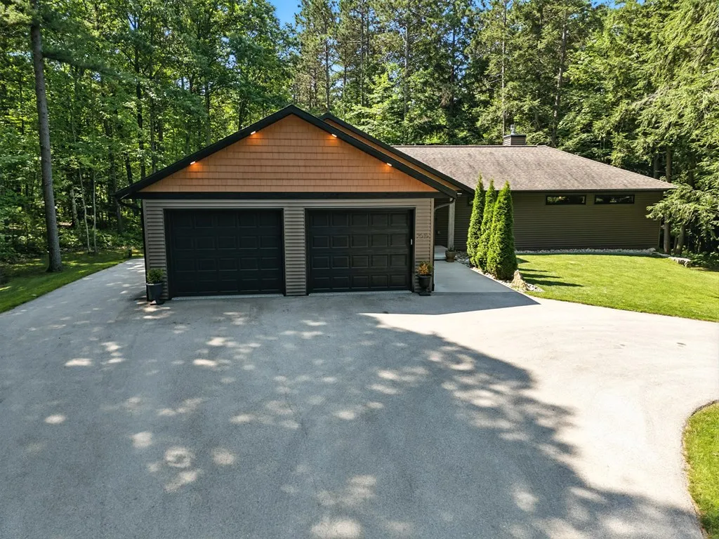 2515 Canal Ln, Sturgeon Bay, Wisconsin 54235, 3 Bedrooms Bedrooms, ,3 BathroomsBathrooms,Inland-Residential,For Sale,Canal Ln,144329