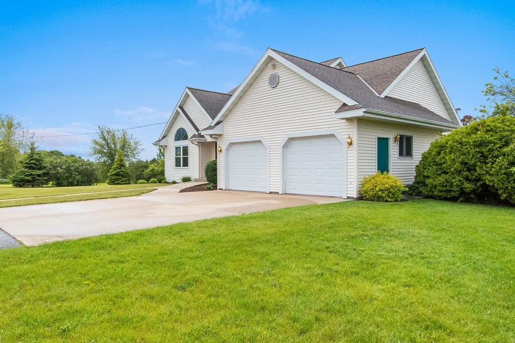4809 Bluff Dr, Sturgeon Bay Wi 54235, 3 Bedrooms Bedrooms, ,4 BathroomsBathrooms,Inland-Residential,For Sale,Bluff Dr,141745