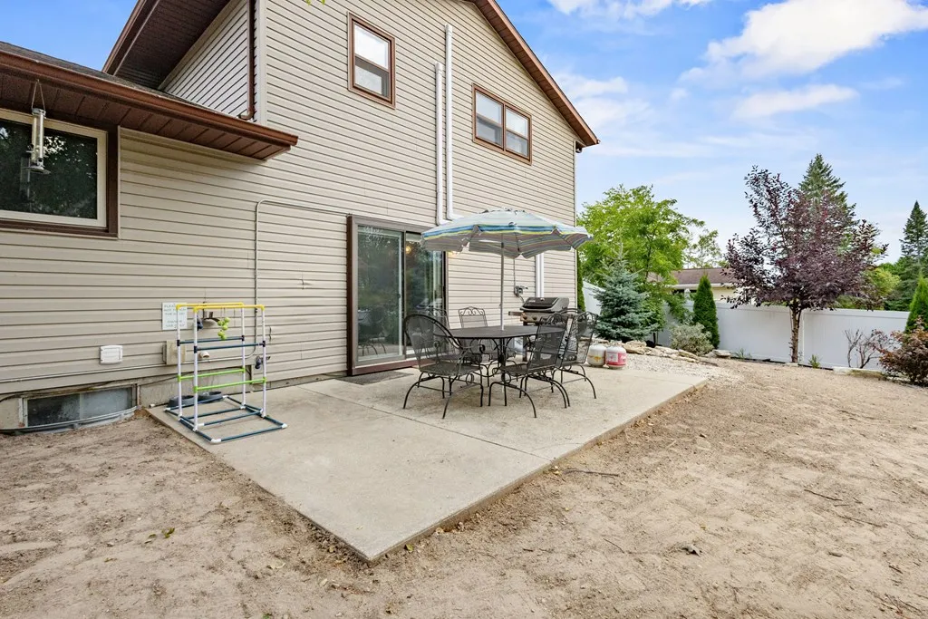 235 N 18th Ave, Sturgeon Bay, Wisconsin 54235, 4 Bedrooms Bedrooms, ,3 BathroomsBathrooms,Inland-Residential,For Sale,N 18th Ave,144510