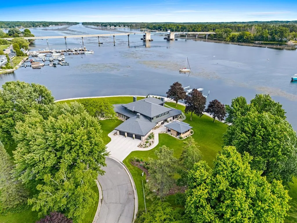 55 Utopia Cir, Sturgeon Bay, Wisconsin 54235, 4 Bedrooms Bedrooms, ,6 BathroomsBathrooms,Waterfront-Residential,For Sale,Utopia Cir,144373