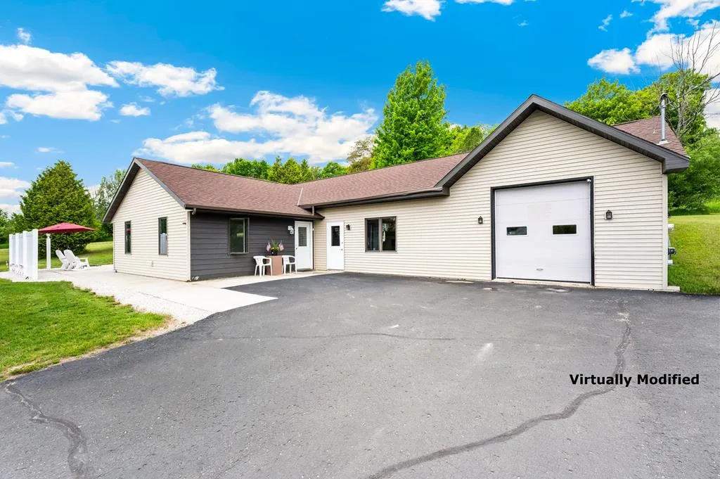 10471 Country Ln