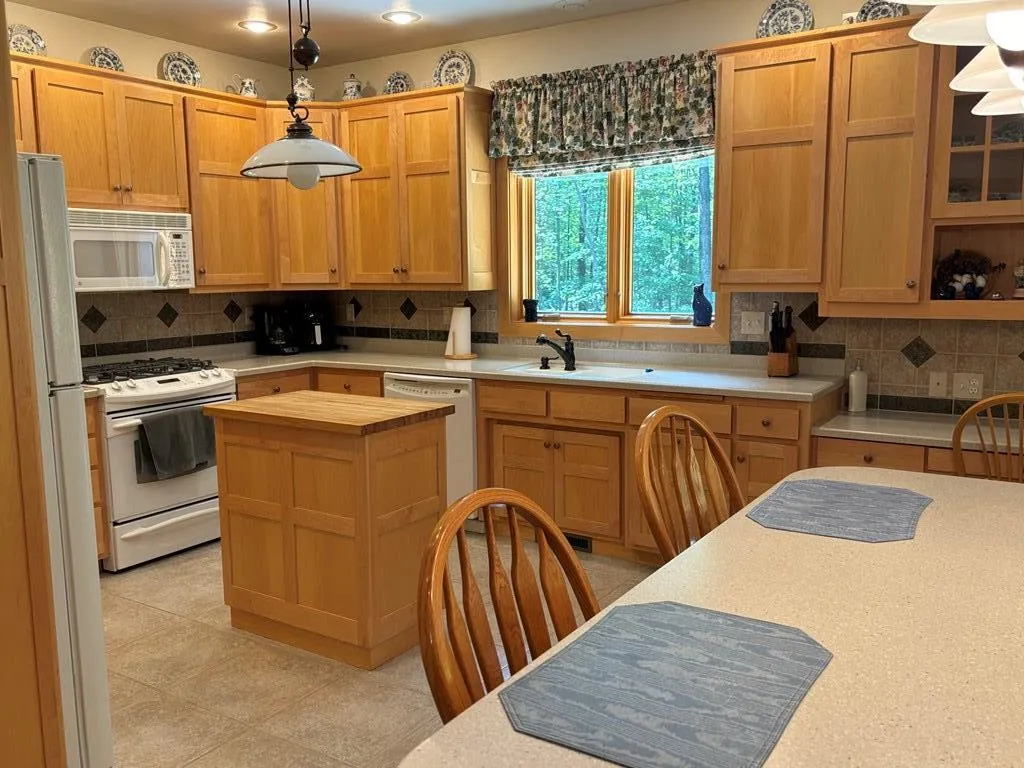5340 E Pine Tree Rd, Sturgeon Bay Wi 54235, 3 Bedrooms Bedrooms, ,2 BathroomsBathrooms,Inland-Residential,For Sale,E Pine Tree Rd,141781