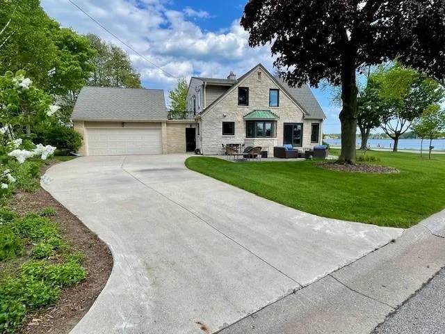 806 Memorial Dr, Sturgeon Bay Wi 54235, 4 Bedrooms Bedrooms, ,3 BathroomsBathrooms,Waterfront-Residential,For Sale,Memorial Dr,141689
