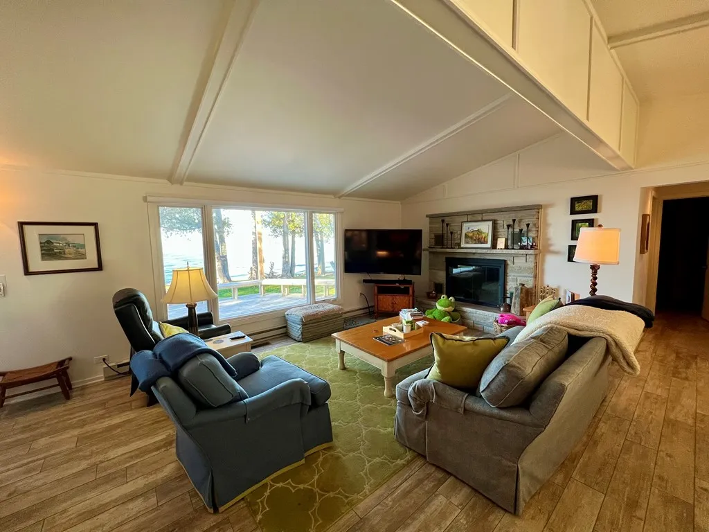 5861 Bay Shore Dr, Egg Harbor Wi 54209, 3 Bedrooms Bedrooms, ,2 BathroomsBathrooms,Waterfront-Residential,For Sale,Bay Shore Dr,141598