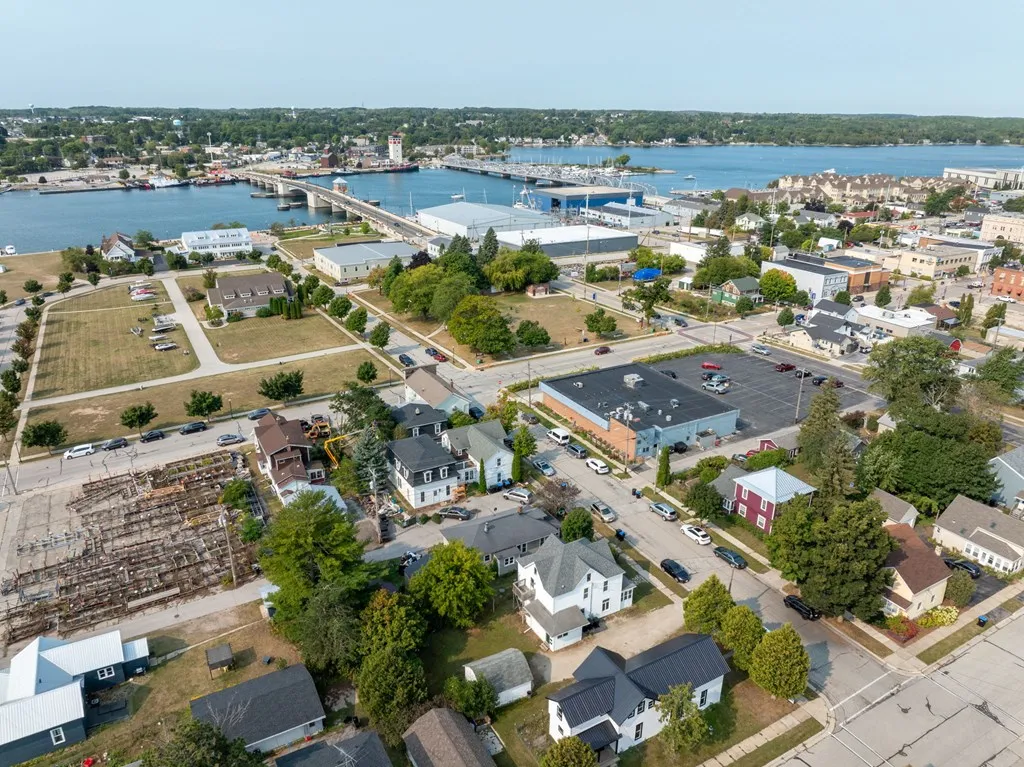 325 Pennsylvania St, Sturgeon Bay Wi 54235, 4 Bedrooms Bedrooms, ,2 BathroomsBathrooms,Multi Family,For Sale,Pennsylvania St,143213