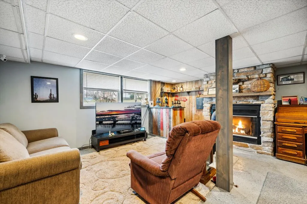 734 Hickory St, Sturgeon Bay Wi 54235, 3 Bedrooms Bedrooms, ,2 BathroomsBathrooms,Inland-Residential,For Sale,Hickory St,143845