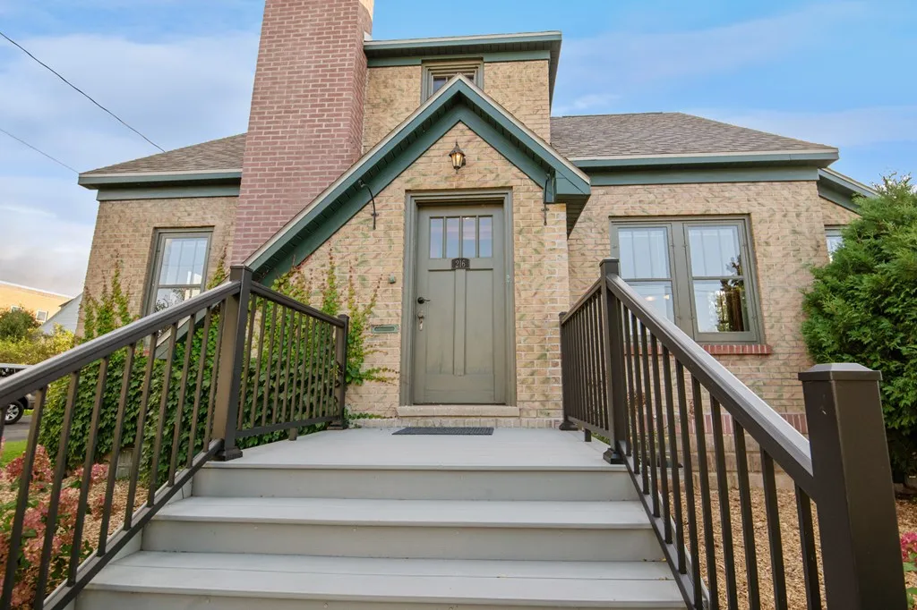216 S 4th Ave, Sturgeon Bay, Wisconsin 54235, 3 Bedrooms Bedrooms, ,1 BathroomBathrooms,Inland-Residential,For Sale,S 4th Ave,144530