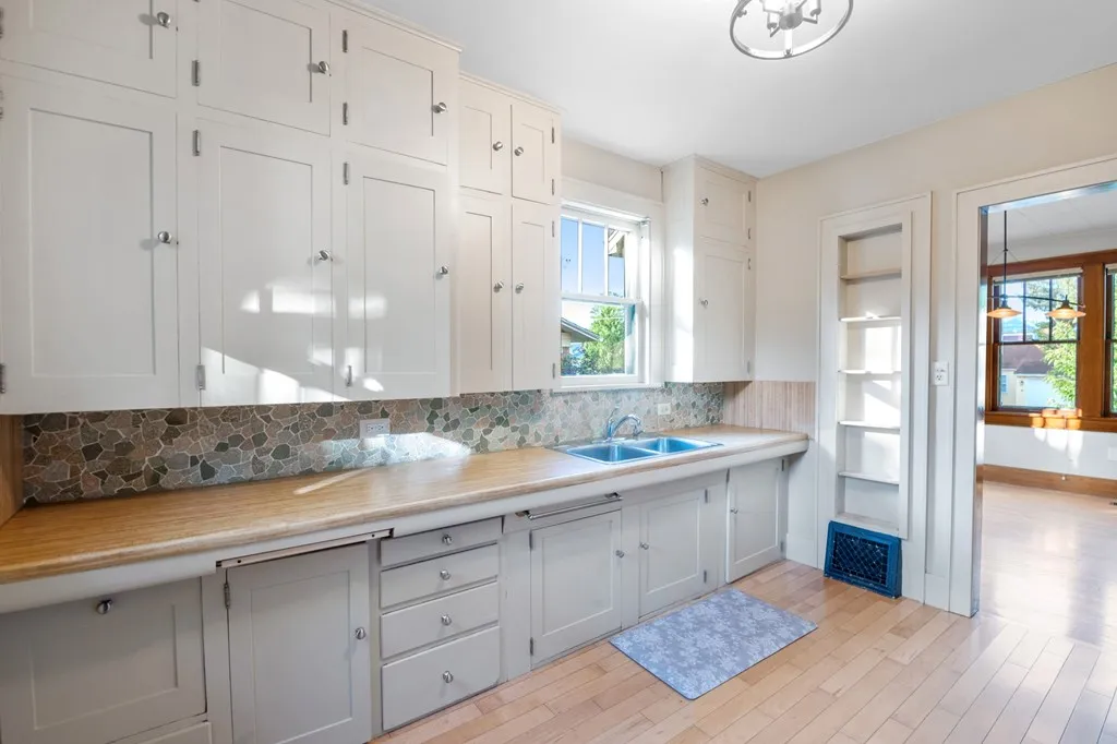 216 S 4th Ave, Sturgeon Bay, Wisconsin 54235, 3 Bedrooms Bedrooms, ,1 BathroomBathrooms,Inland-Residential,For Sale,S 4th Ave,144530