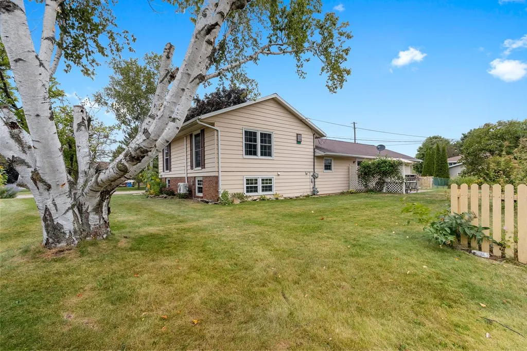 914 N 8th Pl, Sturgeon Bay Wi 54235, 4 Bedrooms Bedrooms, ,3 BathroomsBathrooms,Inland-Residential,For Sale,N 8th Pl,143087