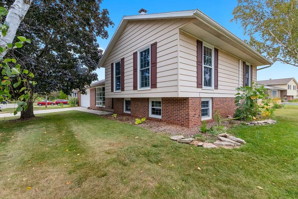 914 N 8th Pl, Sturgeon Bay Wi 54235, 4 Bedrooms Bedrooms, ,3 BathroomsBathrooms,Inland-Residential,For Sale,N 8th Pl,143087