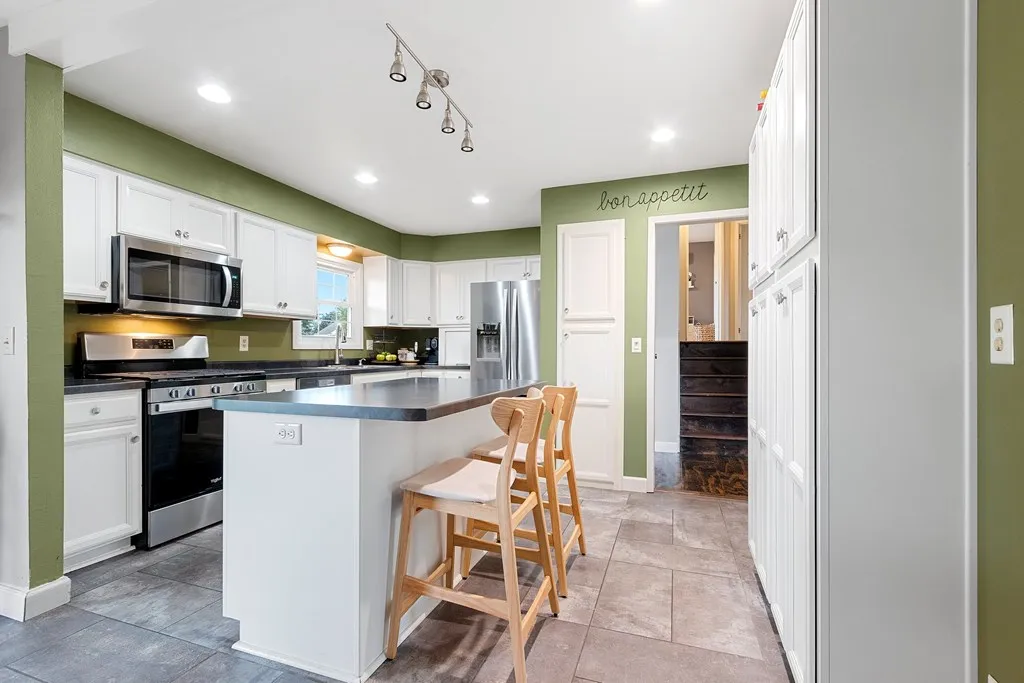 914 N 8th Pl, Sturgeon Bay Wi 54235, 4 Bedrooms Bedrooms, ,3 BathroomsBathrooms,Inland-Residential,For Sale,N 8th Pl,143087