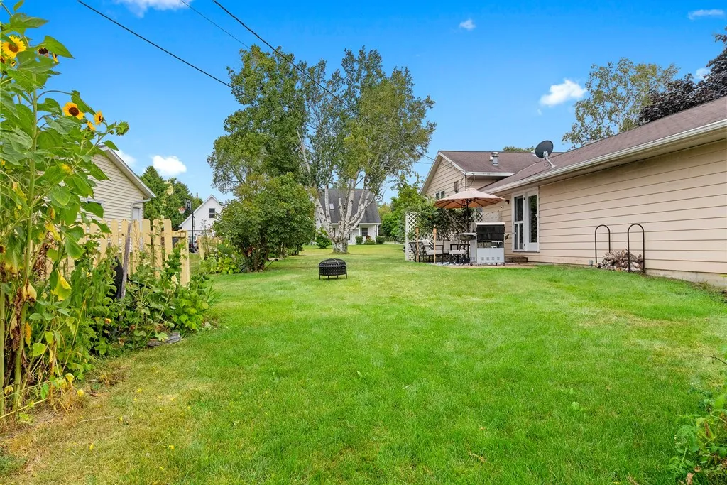 914 N 8th Pl, Sturgeon Bay Wi 54235, 4 Bedrooms Bedrooms, ,3 BathroomsBathrooms,Inland-Residential,For Sale,N 8th Pl,143087