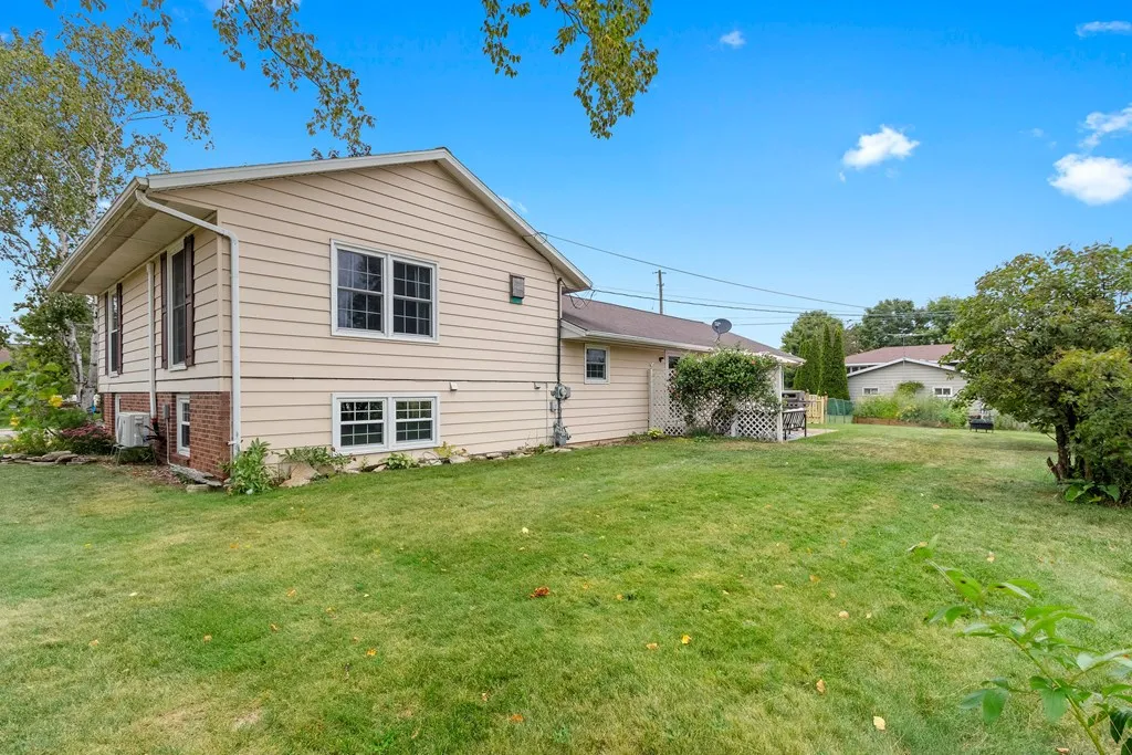 914 N 8th Pl, Sturgeon Bay Wi 54235, 4 Bedrooms Bedrooms, ,3 BathroomsBathrooms,Inland-Residential,For Sale,N 8th Pl,143087