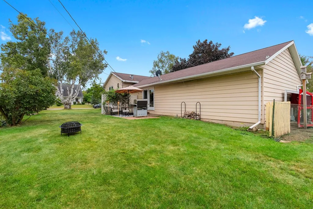914 N 8th Pl, Sturgeon Bay Wi 54235, 4 Bedrooms Bedrooms, ,3 BathroomsBathrooms,Inland-Residential,For Sale,N 8th Pl,143087