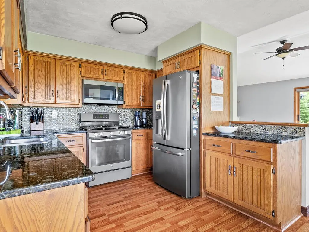 519 E Walnut Pl, Sturgeon Bay Wi 54235, 3 Bedrooms Bedrooms, ,2 BathroomsBathrooms,Inland-Residential,For Sale,E Walnut Pl,143201