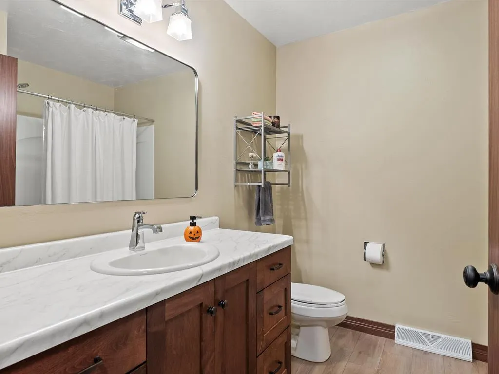 519 E Walnut Pl, Sturgeon Bay Wi 54235, 3 Bedrooms Bedrooms, ,2 BathroomsBathrooms,Inland-Residential,For Sale,E Walnut Pl,143201