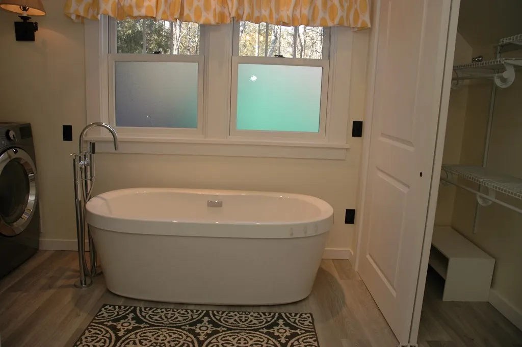 4027 Bay Shore Dr, Sturgeon Bay Wi 54235, 3 Bedrooms Bedrooms, ,2 BathroomsBathrooms,Inland-Residential,For Sale,Bay Shore Dr,141465