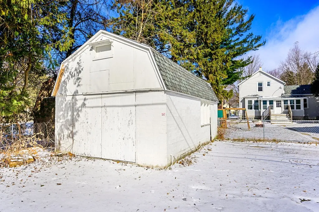 949 Superior St, Sturgeon Bay Wi 54235, 3 Bedrooms Bedrooms, ,2 BathroomsBathrooms,Inland-Residential,For Sale,Superior St,141428