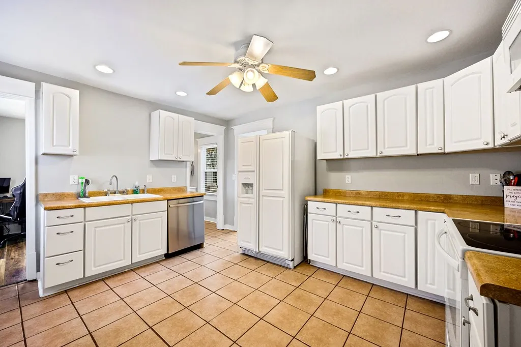 949 Superior St, Sturgeon Bay Wi 54235, 3 Bedrooms Bedrooms, ,2 BathroomsBathrooms,Inland-Residential,For Sale,Superior St,141428