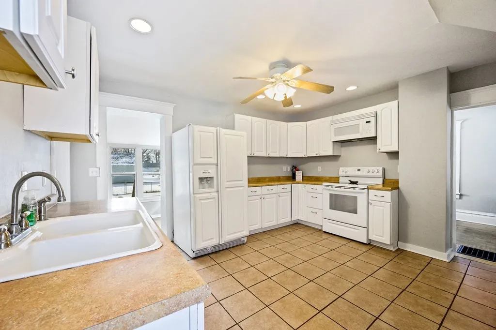 949 Superior St, Sturgeon Bay Wi 54235, 3 Bedrooms Bedrooms, ,2 BathroomsBathrooms,Inland-Residential,For Sale,Superior St,141428