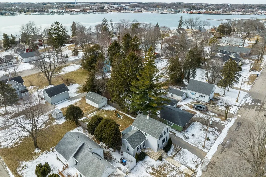 949 Superior St, Sturgeon Bay Wi 54235, 3 Bedrooms Bedrooms, ,2 BathroomsBathrooms,Inland-Residential,For Sale,Superior St,141428