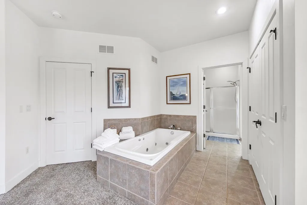 5280 Horseshoe Bay Rd # 6, Egg Harbor, Wisconsin 54209, 2 Bedrooms Bedrooms, ,2 BathroomsBathrooms,Condominium,For Sale,Horseshoe Bay Rd,144431