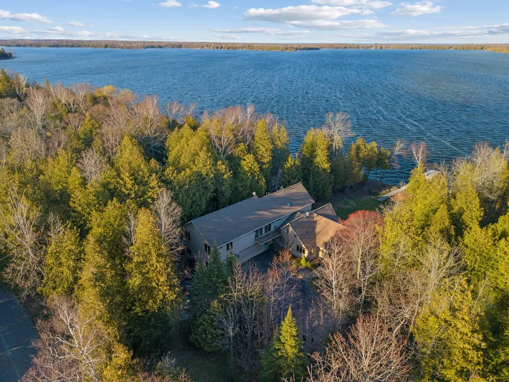 5282 W Shore Dr, Sturgeon Bay Wi 54235, 4 Bedrooms Bedrooms, ,5 BathroomsBathrooms,Waterfront-Residential,For Sale,W Shore Dr,143900