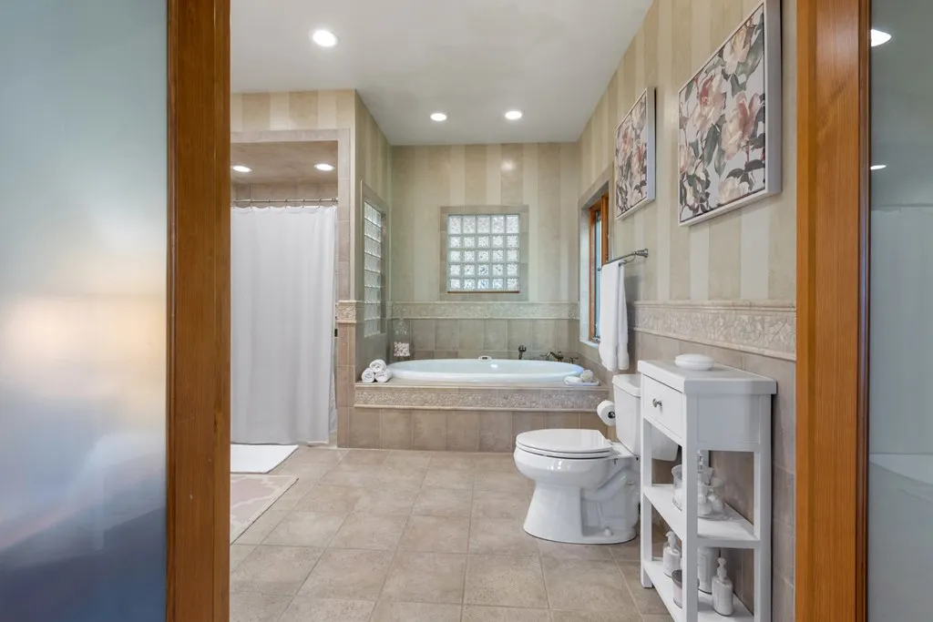 5282 W Shore Dr, Sturgeon Bay Wi 54235, 4 Bedrooms Bedrooms, ,5 BathroomsBathrooms,Waterfront-Residential,For Sale,W Shore Dr,143900
