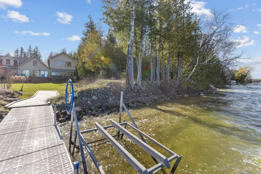 5282 W Shore Dr, Sturgeon Bay Wi 54235, 4 Bedrooms Bedrooms, ,5 BathroomsBathrooms,Waterfront-Residential,For Sale,W Shore Dr,143900