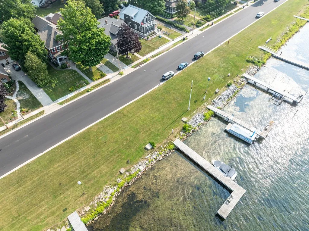 936 Memorial Dr, Sturgeon Bay, Wisconsin 54235, 4 Bedrooms Bedrooms, ,2 BathroomsBathrooms,Waterfront-Residential,For Sale,Memorial Dr,144529