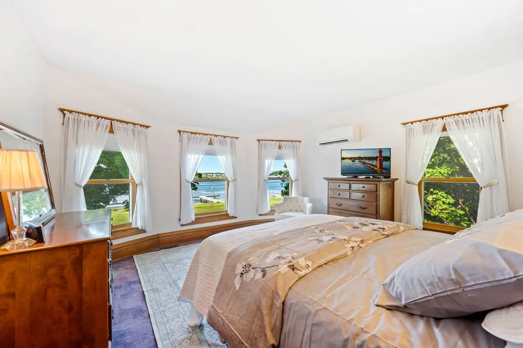 936 Memorial Dr, Sturgeon Bay, Wisconsin 54235, 4 Bedrooms Bedrooms, ,2 BathroomsBathrooms,Waterfront-Residential,For Sale,Memorial Dr,144529