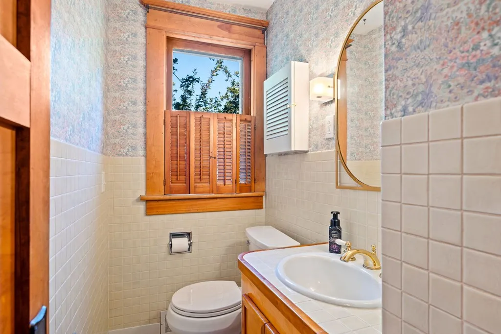 936 Memorial Dr, Sturgeon Bay, Wisconsin 54235, 4 Bedrooms Bedrooms, ,2 BathroomsBathrooms,Waterfront-Residential,For Sale,Memorial Dr,144529