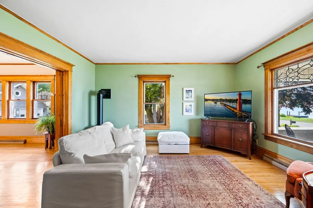 936 Memorial Dr, Sturgeon Bay, Wisconsin 54235, 4 Bedrooms Bedrooms, ,2 BathroomsBathrooms,Waterfront-Residential,For Sale,Memorial Dr,144529
