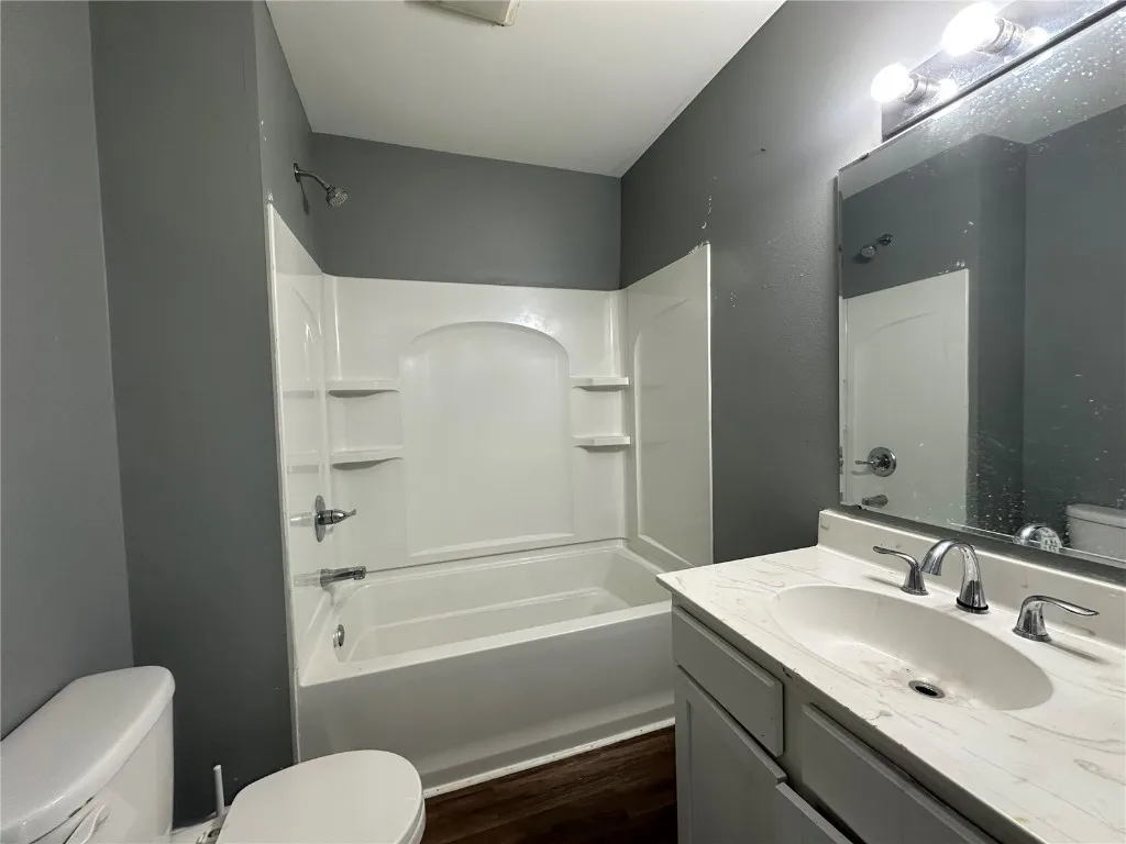 Upper Unit Bathroom