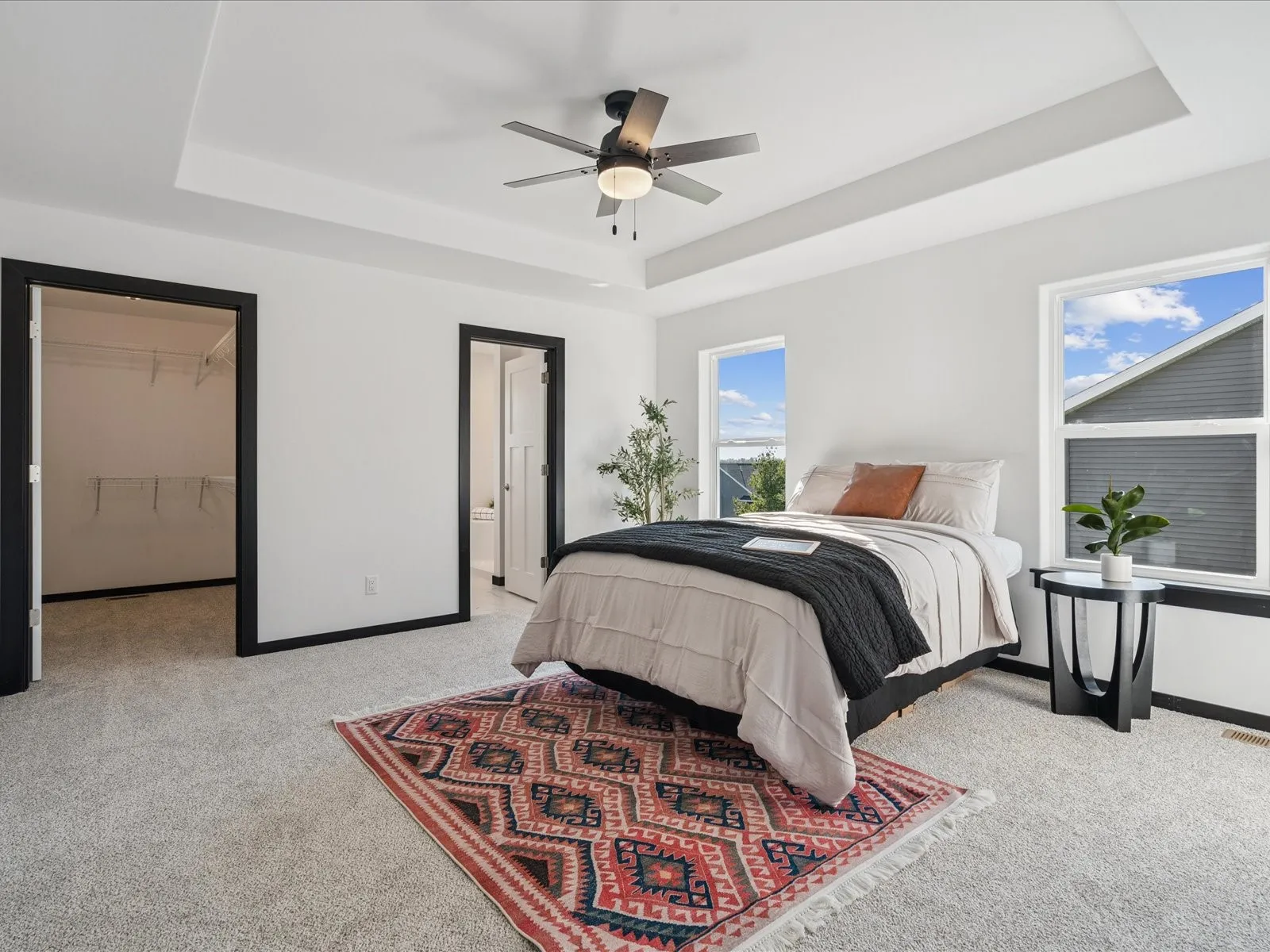 Photos of a similar property.